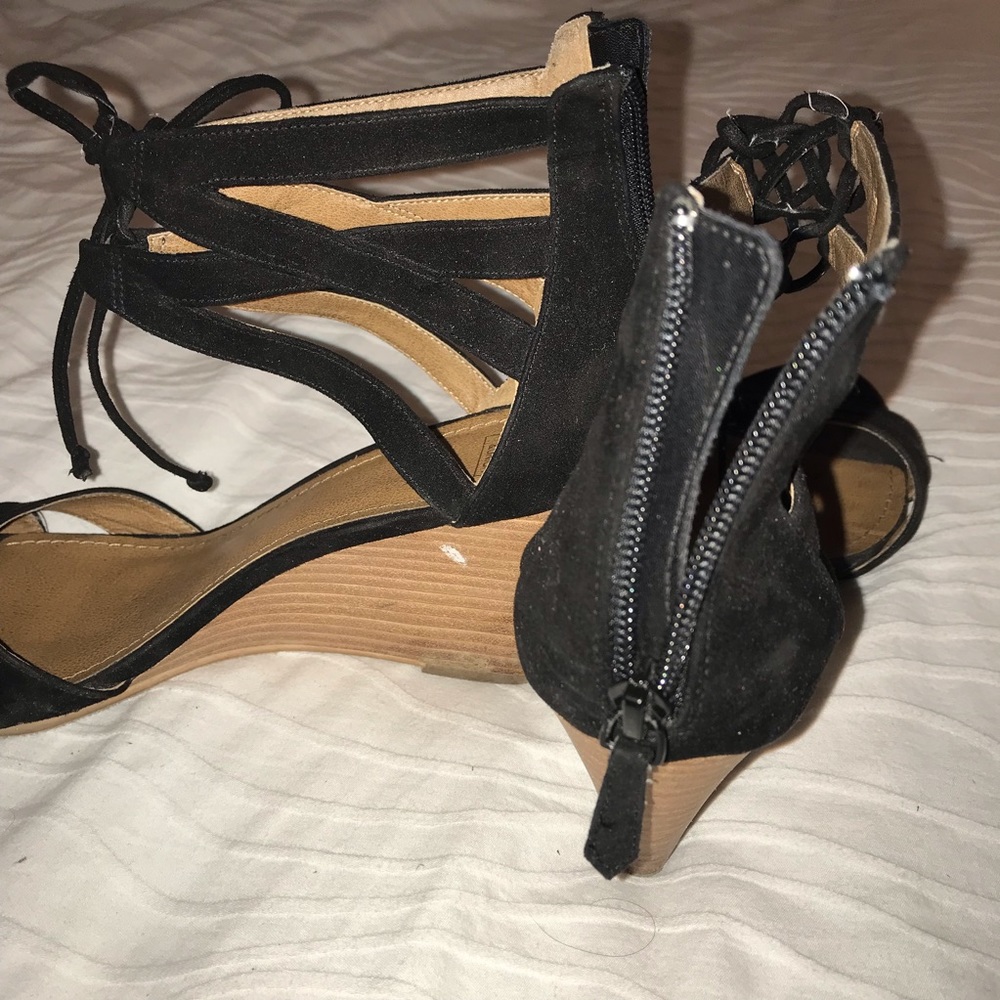 Cute Black Wedges - Picture 2 of 3